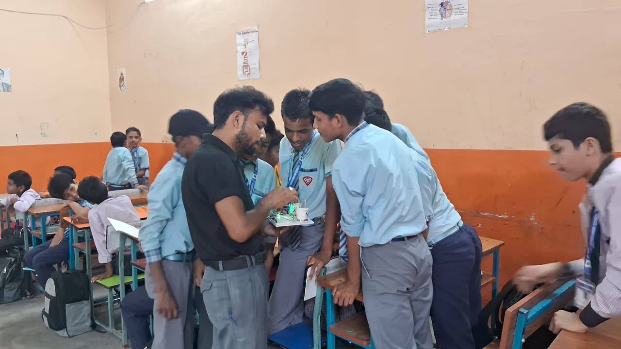 Hands-on STEM & Robotics Workshops in Schools