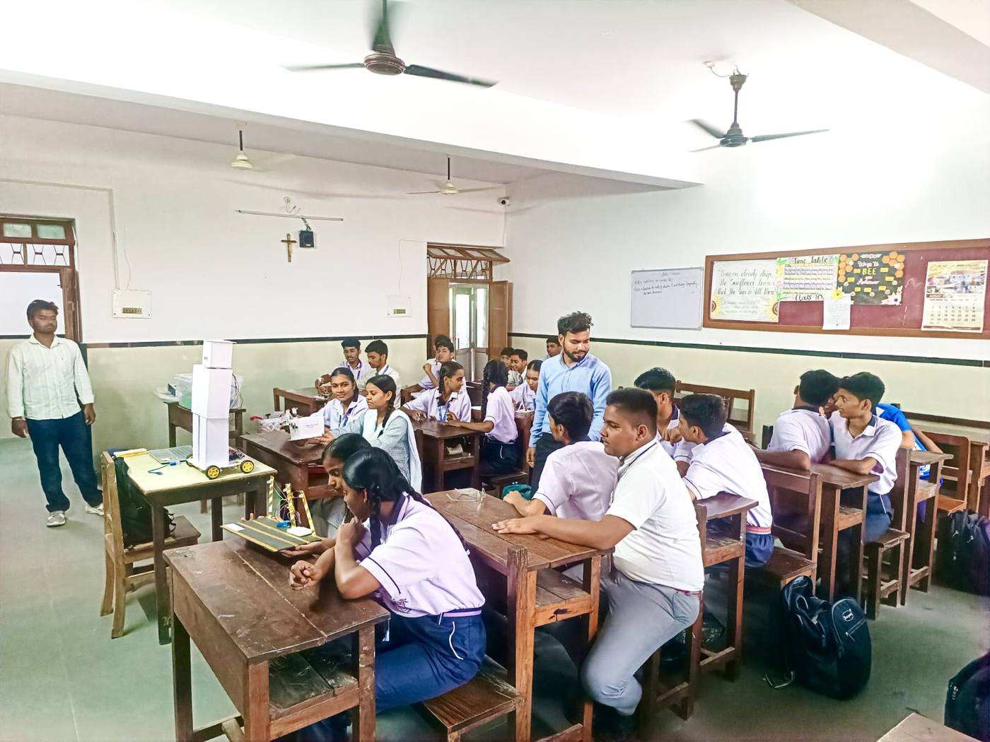 Hands-on STEM & Robotics Workshops in Schools